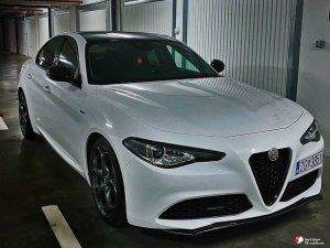 Alfa Romeo Giulia Front Spoiler - Carbon Fiber - Italia Style - Stile Italia - Base Model - V1 - One Piece Design 